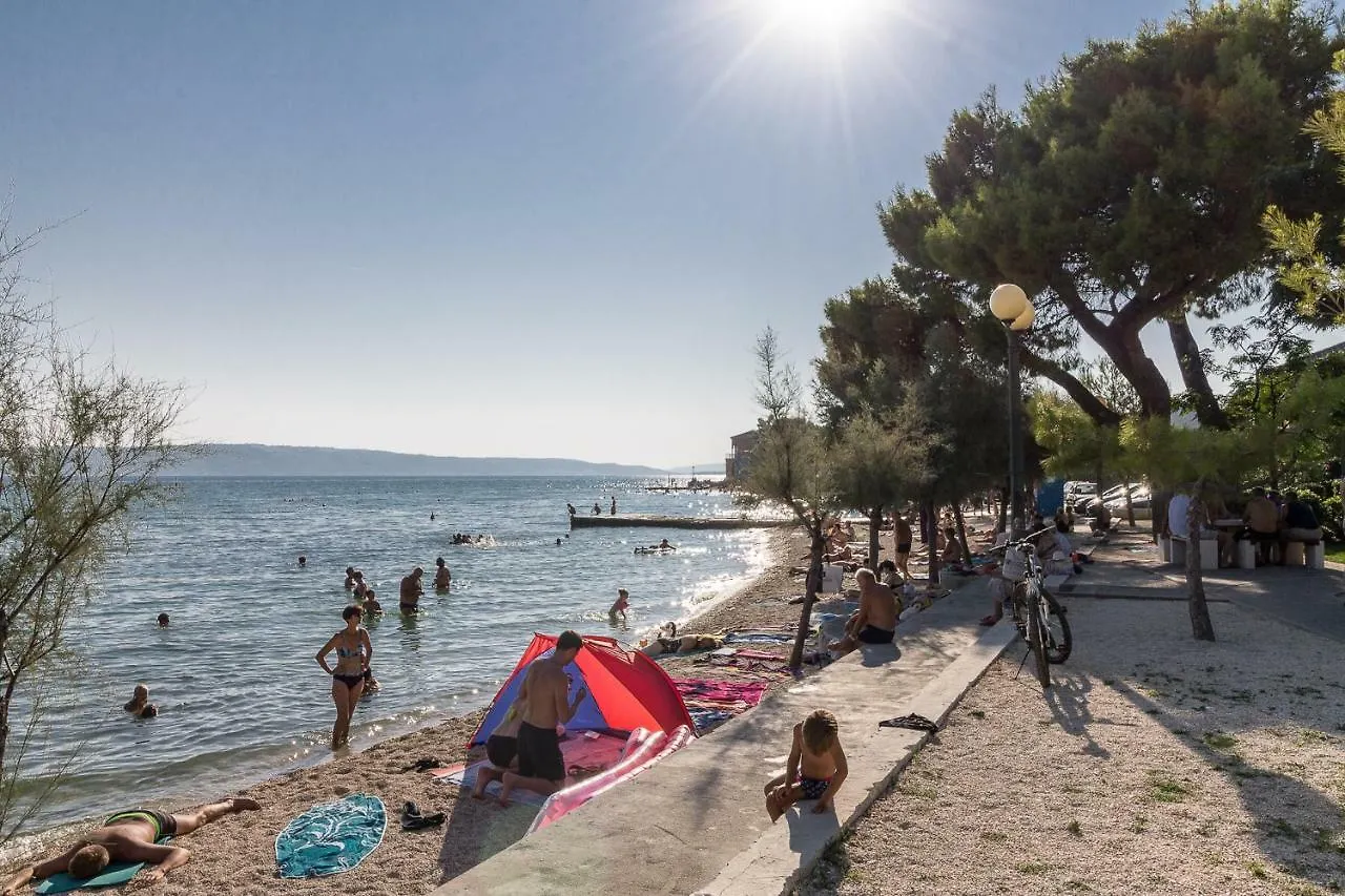 Apartment Red Rose Kastela 0*,  Croatia