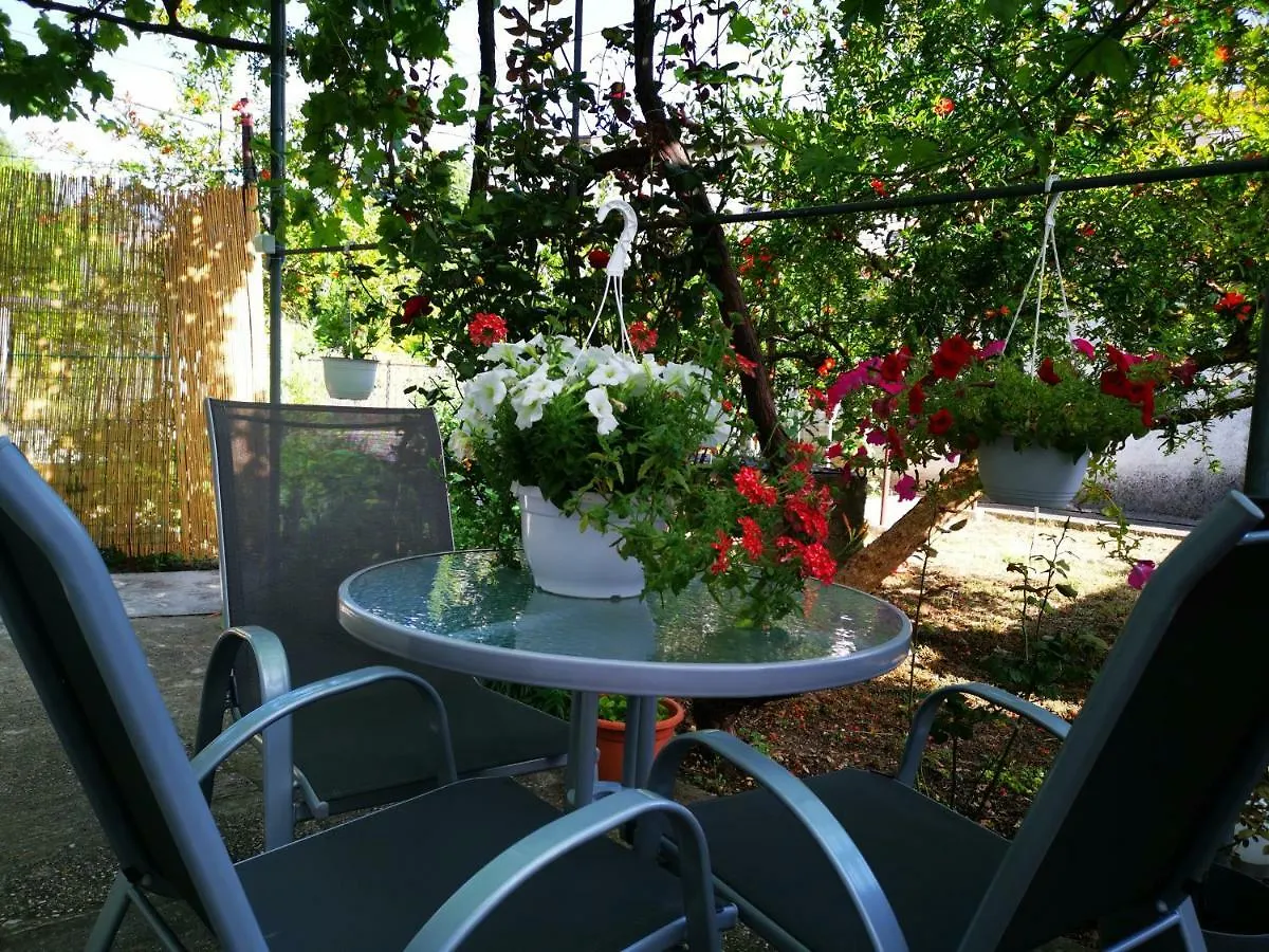 Apartment Red Rose Kastela 0*,